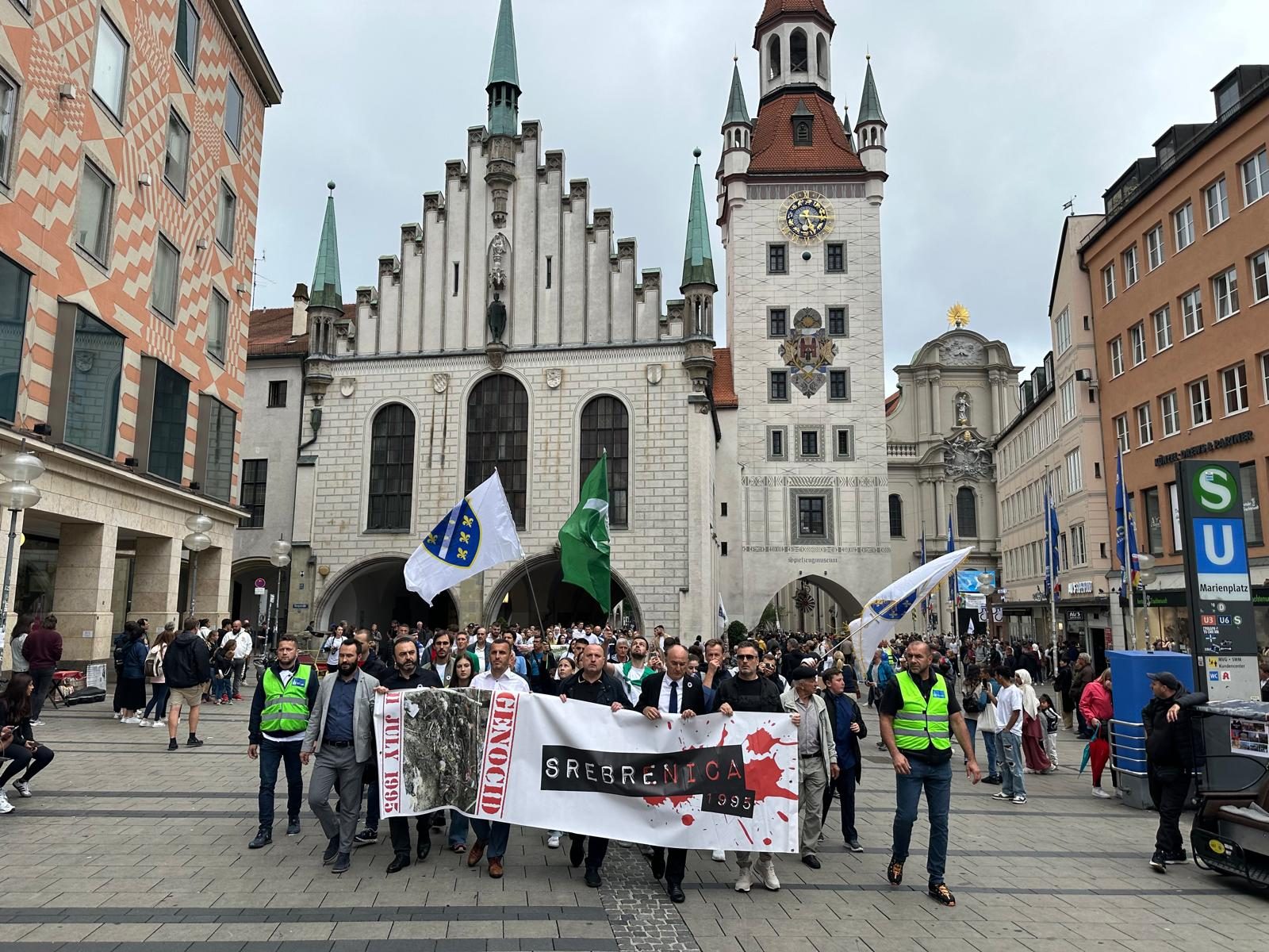Marš mira za Srebrenicu na Marienplatzu
